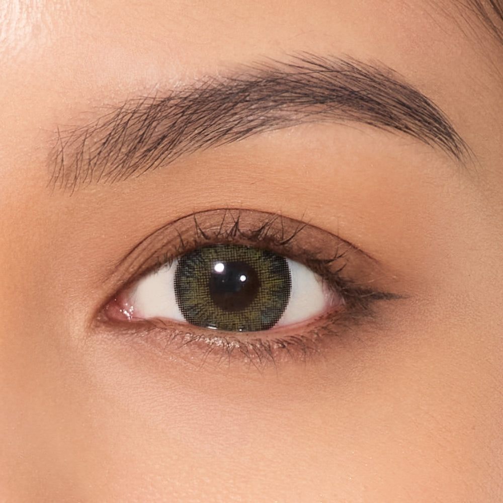 neo-myownglow-green-closeup-eye.jpg