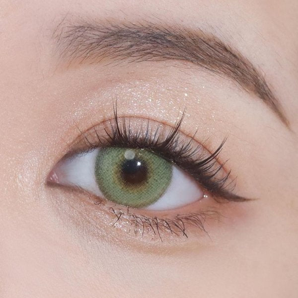 sayyesdancinggreencloseup.jpg