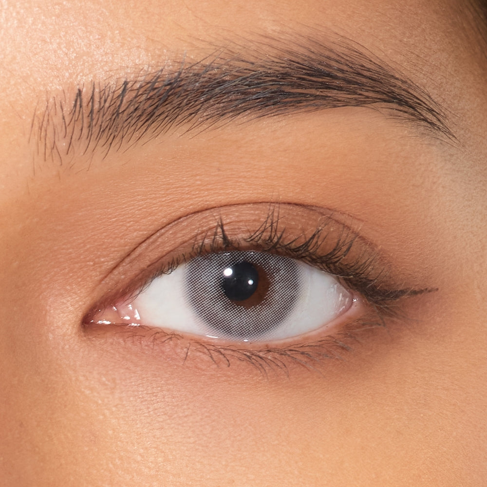 v432-moody-silent-gray-closeup-eye.jpg